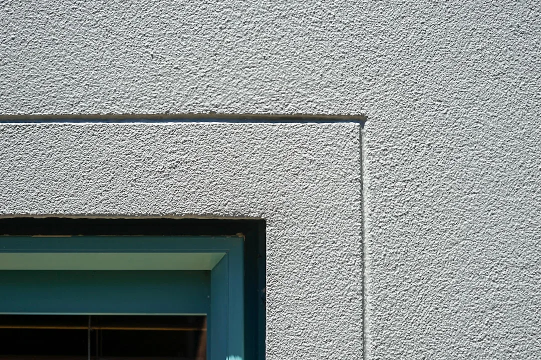 Pourquoi vos joints de dilatation en EPS se décollent après 2 ans — et ce que les artisans oublient systématiquement