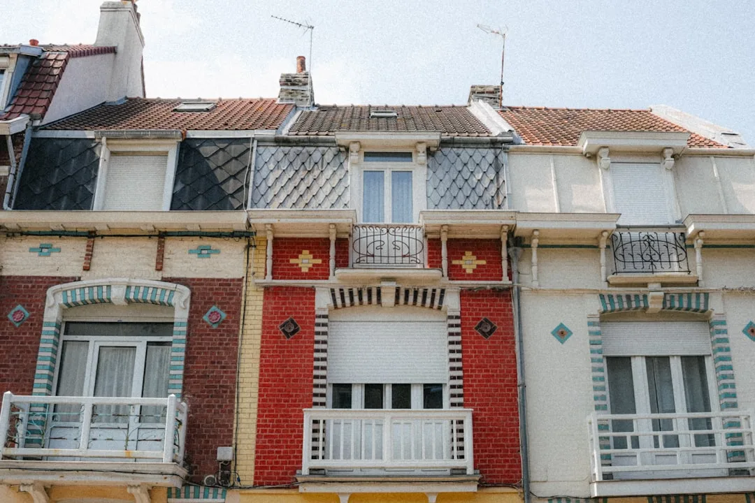 Corniche EPS s&rsquo;effondre à 2 ans : ce que les normes DTU oublient de dire
