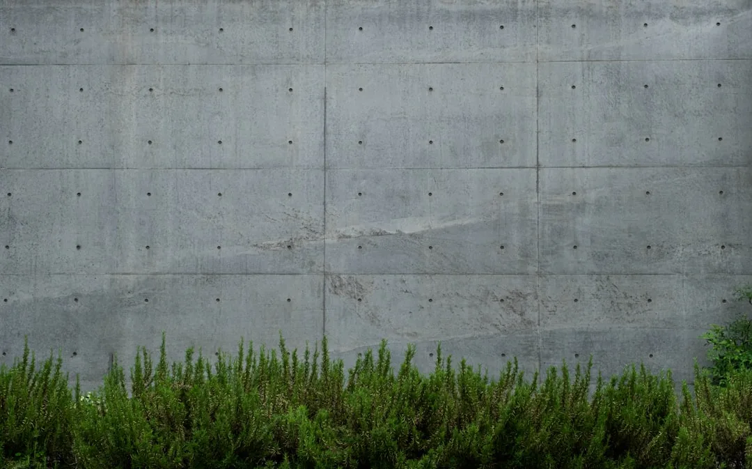 Soubassement EPS oublié : pourquoi cette zone invisible ruine votre façade en 24 mois